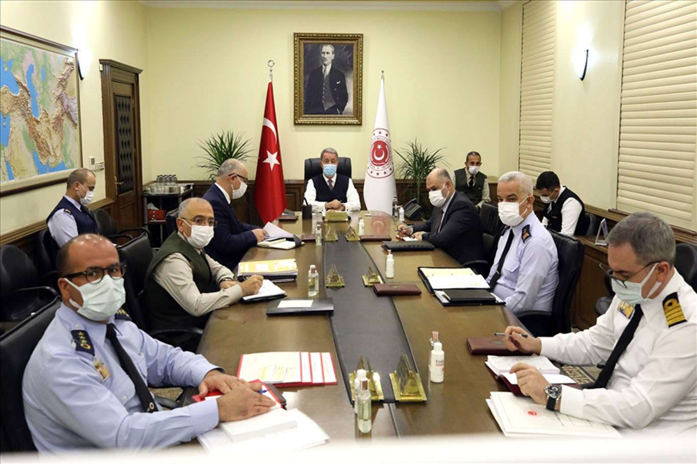 Bakan Akar video telekonferans yöntemiyle toplantı yaptı